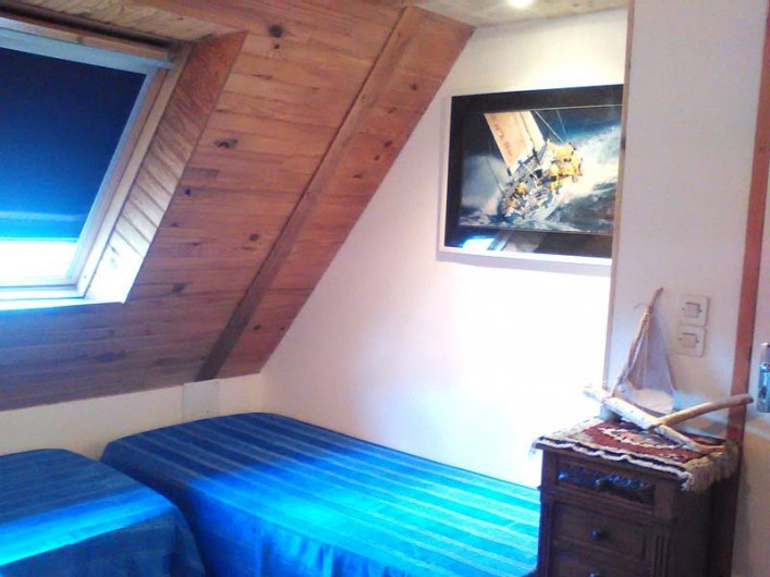 Location de vacances - Gîte à Perros-Guirec - 2 lits simples à l'étage du gîte Ploumanach