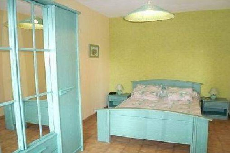 Location de vacances - Appartement à La Ciotat - Chambre avec terrasse vue sur jardin