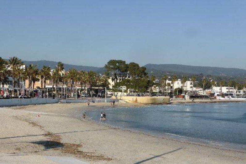 Location de vacances - Appartement à La Ciotat - Plage, sur trois  kms abritée du mistral par son golfe.Plage de galets calanques
