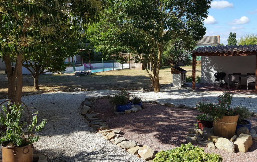 Location de vacances - Appartement à Pomas - jardin