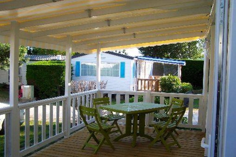 Location de vacances - Bungalow - Mobilhome à Saint-Denis-d'Oléron - terrasse abritée en partie