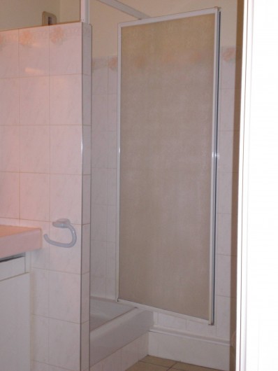 Location de vacances - Appartement à Arcachon - Salle de bain douche