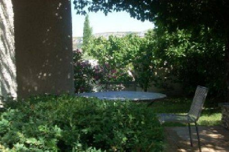 Location de vacances - Villa à Aubenas - Terrasse ombragée