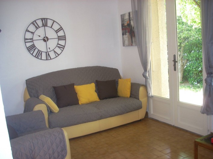 Location de vacances - Villa à Aubenas - Salon côté jardin