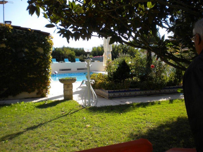 Location de vacances - Villa à Saint-Paulet-de-Caisson - Coin lecture à l'ombre du magnolia