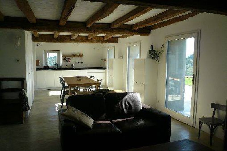 Location de vacances - Gîte à Lucq-de-Béarn - Rez de chaussée du gîte avec vue sur la cuisine