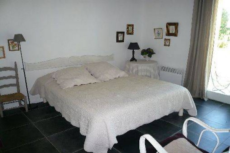 Location de vacances - Gîte à Lucq-de-Béarn - Chambre avec lit de 160 avec accès direct au jardin