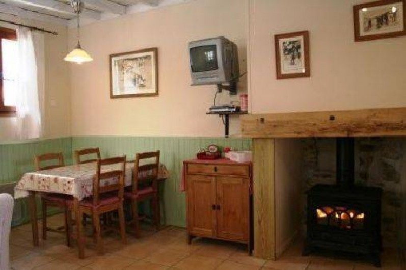 Location de vacances - Gîte à Bagnères-de-Bigorre - Rez de chaussé - coin salle à manger
