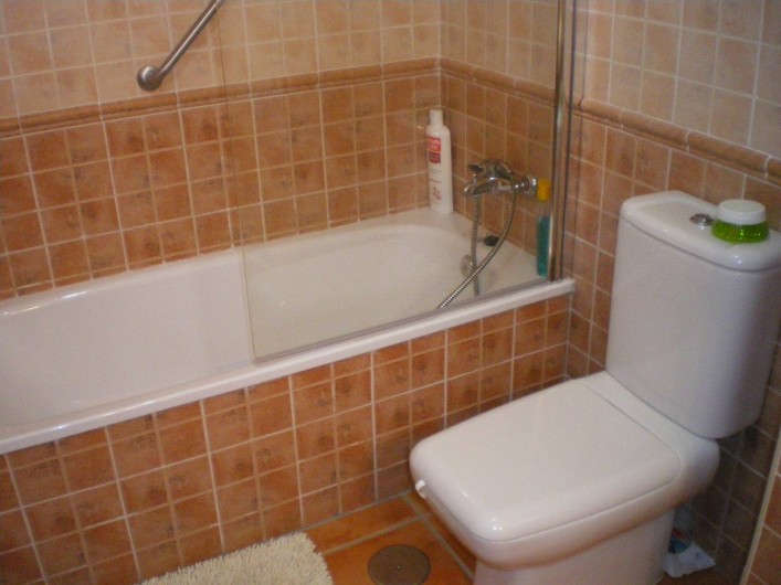 Location de vacances - Maison - Villa à Torrox Costa - Salle de bain baignoire et wc