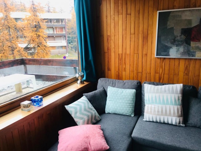 Location de vacances - Appartement à Les Claux - Salon avec vue terrasse sur montagne