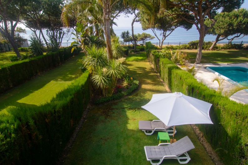 Location de vacances - Maison - Villa à Estepona - Jardin privé sortie directe sur la plage d'El Saladillo