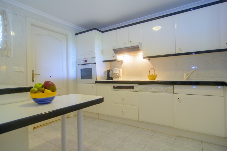 Location de vacances - Maison - Villa à Estepona - Lave-vaisselle, réfrigérateur, vitrocéramique, hotte aspirante