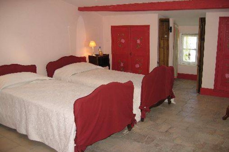 Location de vacances - Chambre d'hôtes à Fabrègues - Au 2 ème étage, deux lits séparés pour le confort de chacun.