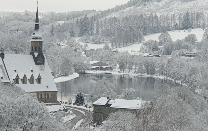 Location de vacances - Villa à Vielsalm - Vue sur la vallée en hiver