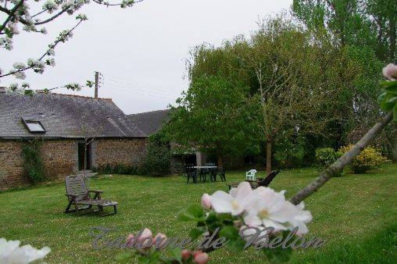 Location de vacances - Gîte à Pleudihen-sur-Rance - Pelouse devant le gîte  ouest