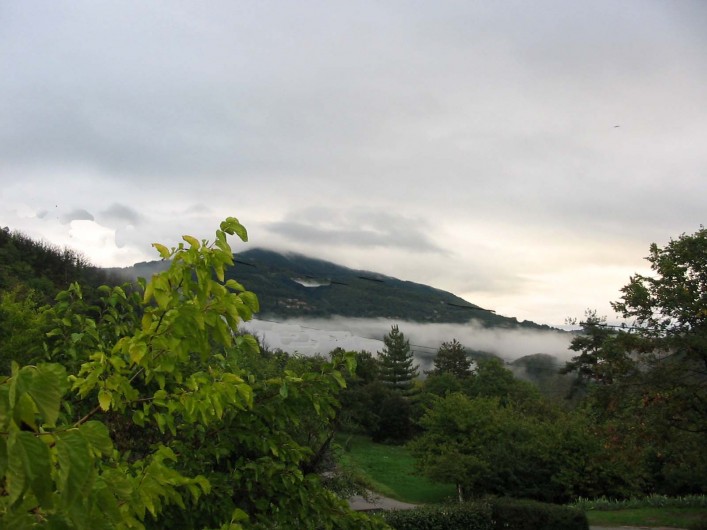 Location de vacances - Gîte à Meyras - Montagne Ste Marguerite que l'on voit de la cuisine