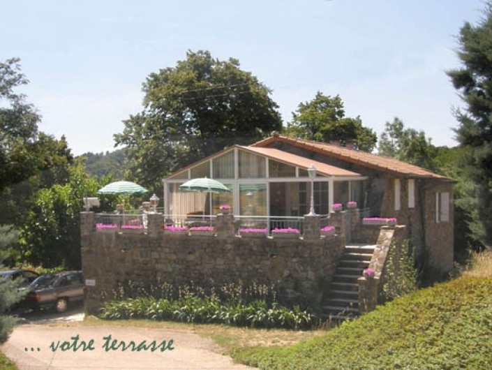 Location de vacances - Gîte à Meyras - Votre terrasse (accès aussi au gîte par ce 2ème escalier.