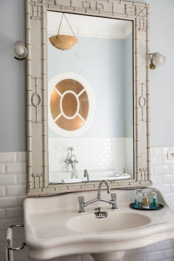 Location de vacances - Chambre d'hôtes à Marseille - l'une des salle de bains