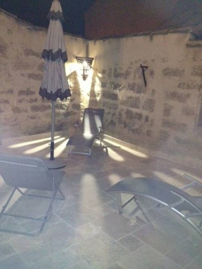 Location de vacances - Appartement à Pézenas - Terrasse le soir
