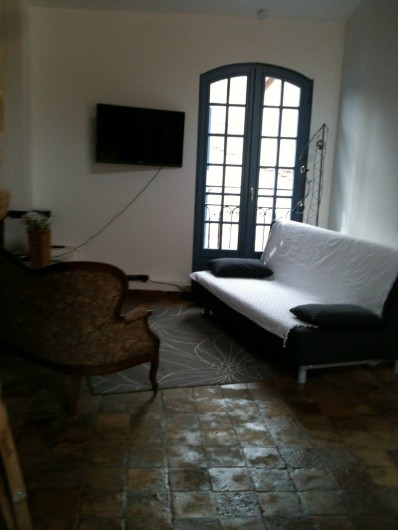 Location de vacances - Appartement à Pézenas - salon sur rue