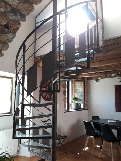 Location de vacances - Gîte à La Cresse - L'escalier de la mezzanine