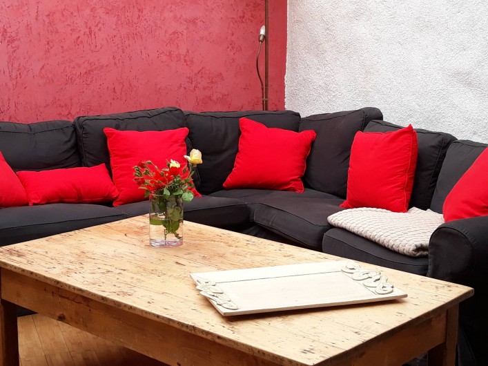 Location de vacances - Gîte à La Cresse - Le SALON rouge et noir.