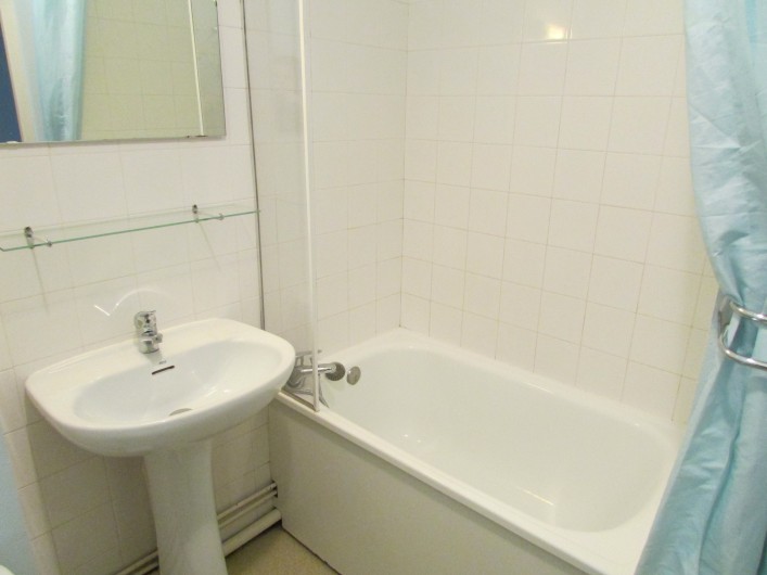 Location de vacances - Chalet à Saint-Georges-d'Hurtières - Salle de bain avec wc dans chaque chambre
