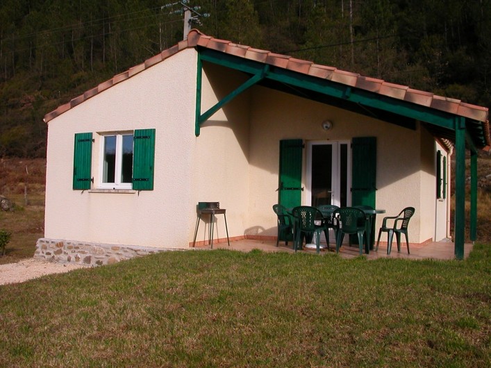 Location de vacances - Gîte à Gagnières - Terrasse avec barbecue