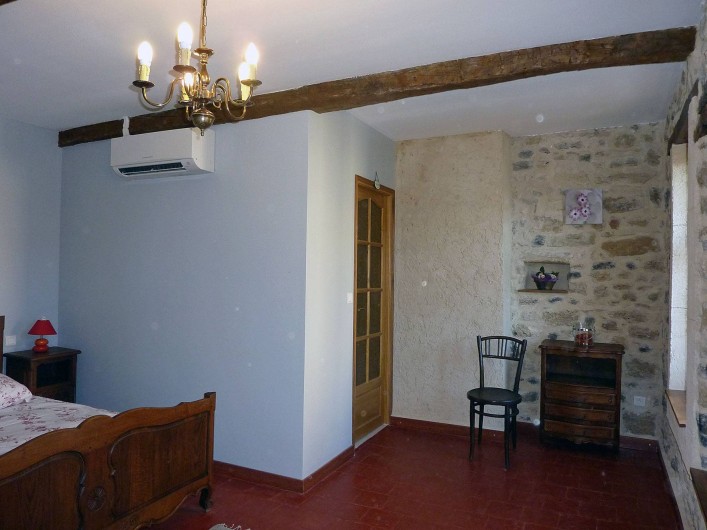 Location de vacances - Appartement à Fontès - Chambre 1 coté salle de bain