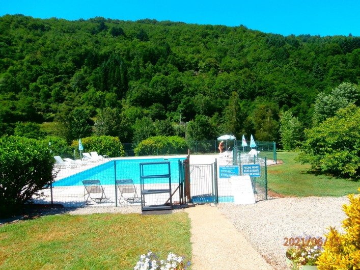 Location de vacances - Chalet à Saint-Geniez-d'Olt - Piscine de la résidence