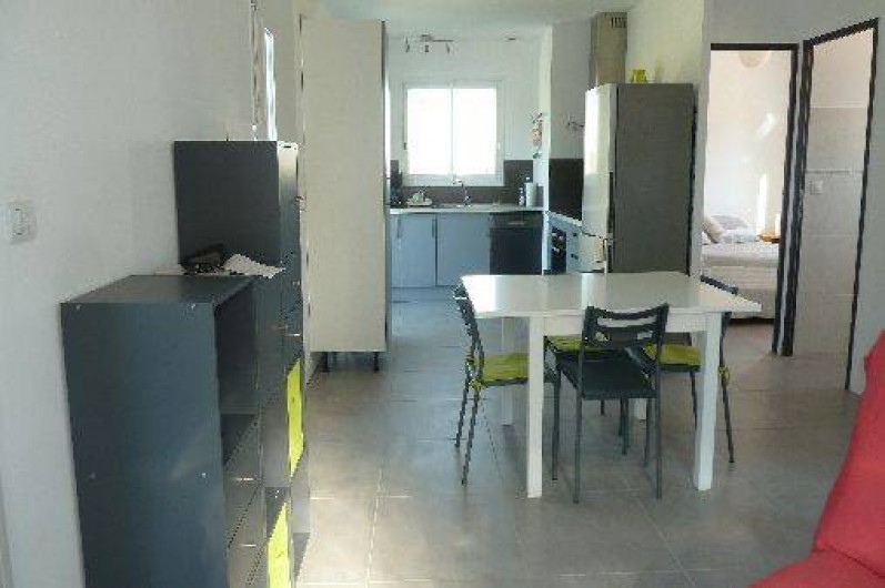 Location de vacances - Appartement à Montescot - cuisine - salle à manger-salon