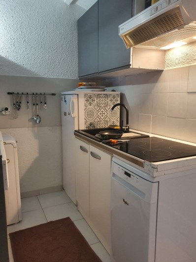 Location de vacances - Villa à Porto-Vecchio - Cuisine ouverte sur salon. Entièrement équipée.