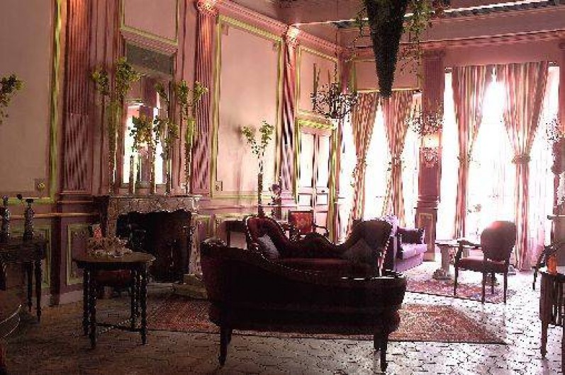 Location de vacances - Château - Manoir à Bourg-Saint-Andéol - grand salon de musique