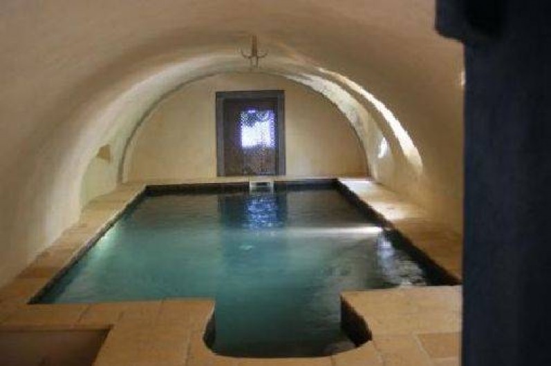 Location de vacances - Château - Manoir à Bourg-Saint-Andéol - piscine interieure de mai a octobre 