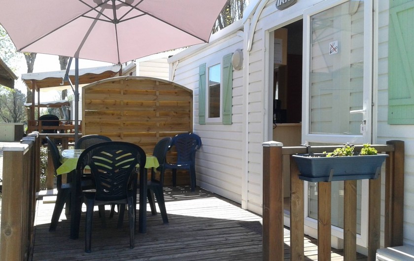 Location de vacances - Camping à Vias - terrasse mobil-home.