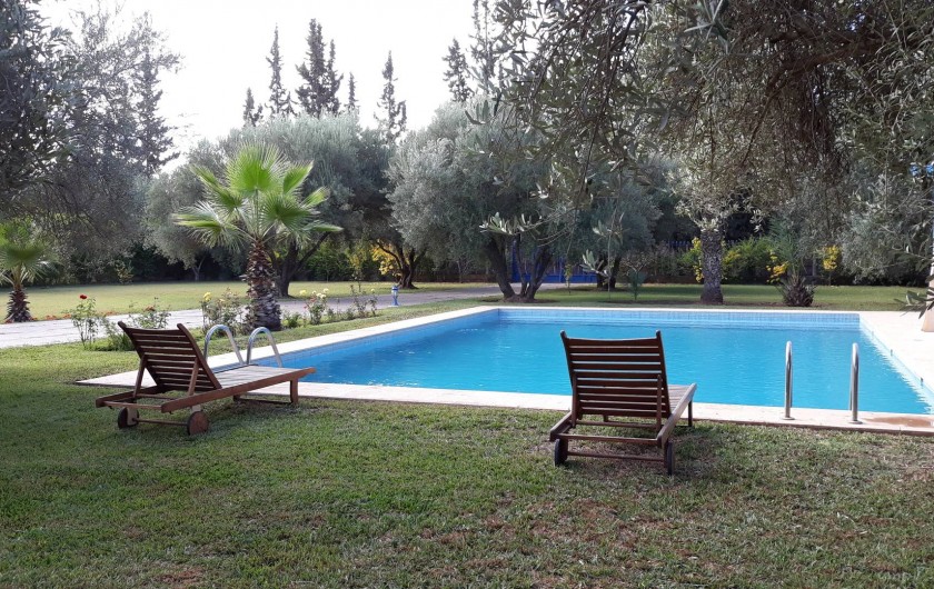 Location de vacances - Villa à Marrakech - Piscine vue du salon
