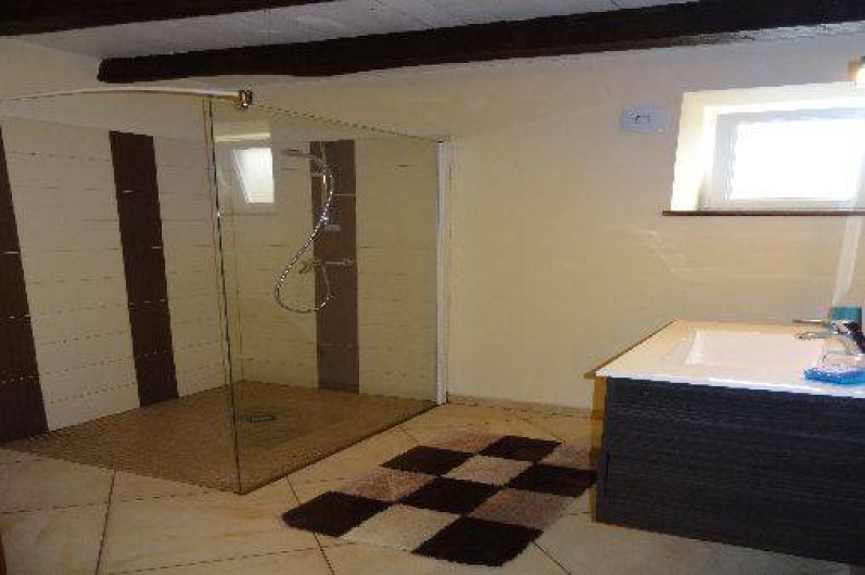 Location de vacances - Villa à Bidarray - salle de bain avec douche à l'italienne