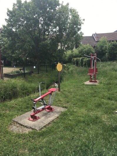 Location de vacances - Gîte à Raon-lès-Leau - Equipements sportifs au village