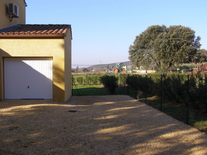 Location de vacances - Villa à Argilliers - parking et garage