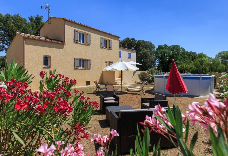 Location de vacances - Villa à Argilliers - arrière de la maison