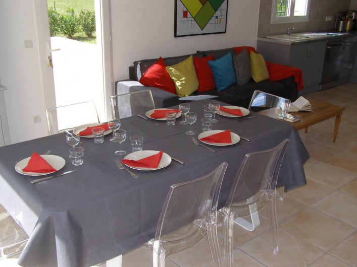 Location de vacances - Villa à Argilliers - séjour