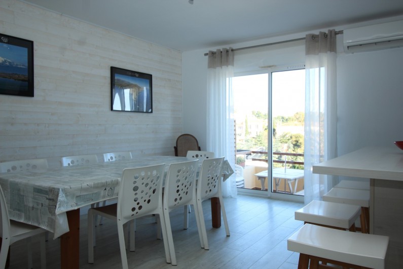Location de vacances - Villa à Port-Vendres - Salle à manger vue mer avec accès terrasse exposée est