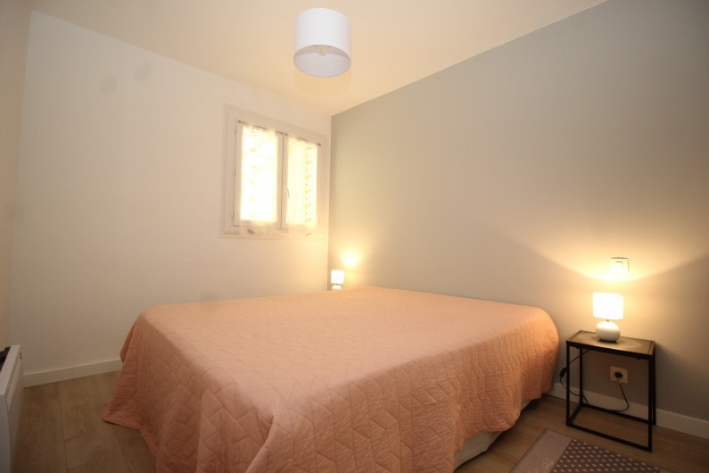 Location de vacances - Villa à Port-Vendres - Chambre côté jardin avec lit en 160 côté jardin