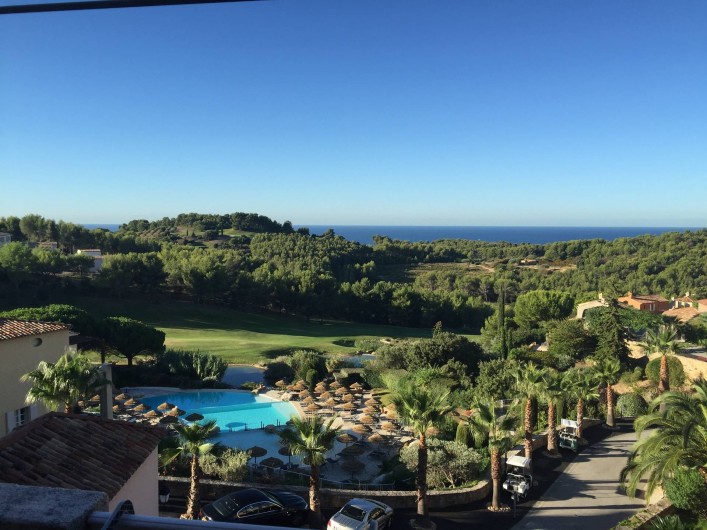 Location de vacances - Appartement à Saint-Cyr-sur-Mer - Vue depuis la terrasse