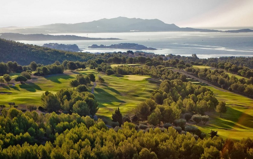 Location de vacances - Appartement à Saint-Cyr-sur-Mer - Un des plus beau golf de France à 200m
