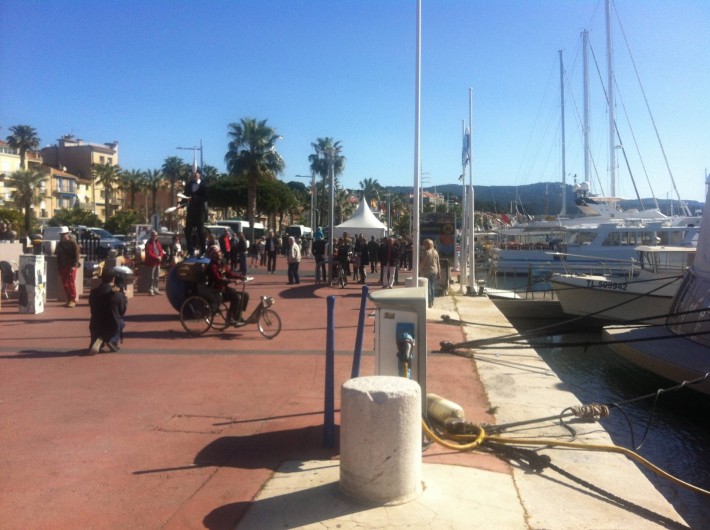 Location de vacances - Appartement à Saint-Cyr-sur-Mer - Bandol avec son marché et commerces à 3 km