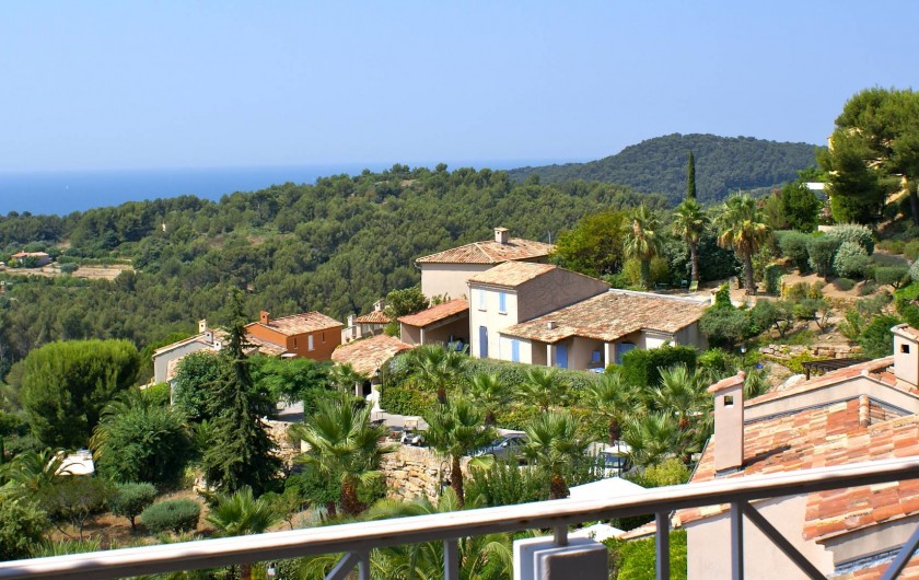 Location de vacances - Appartement à Saint-Cyr-sur-Mer - Vue depuis la terrasse N°2