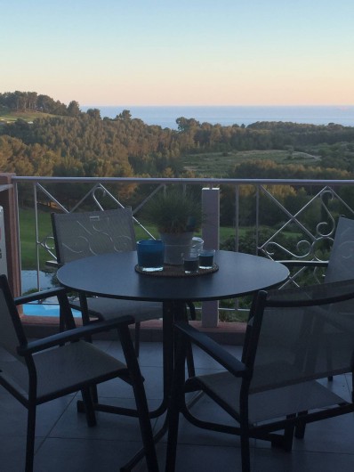 Location de vacances - Appartement à Saint-Cyr-sur-Mer - Terrasse pour 4 personnes