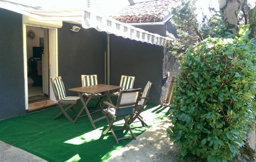 Location de vacances - Appartement à Sengouagnet - Terrasse Ombragée