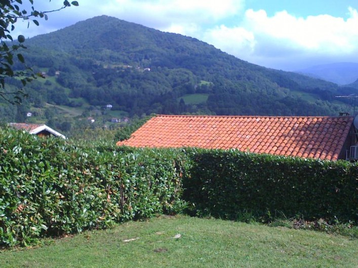 Location de vacances - Appartement à Sengouagnet - Jardin avec vue sur les montagne